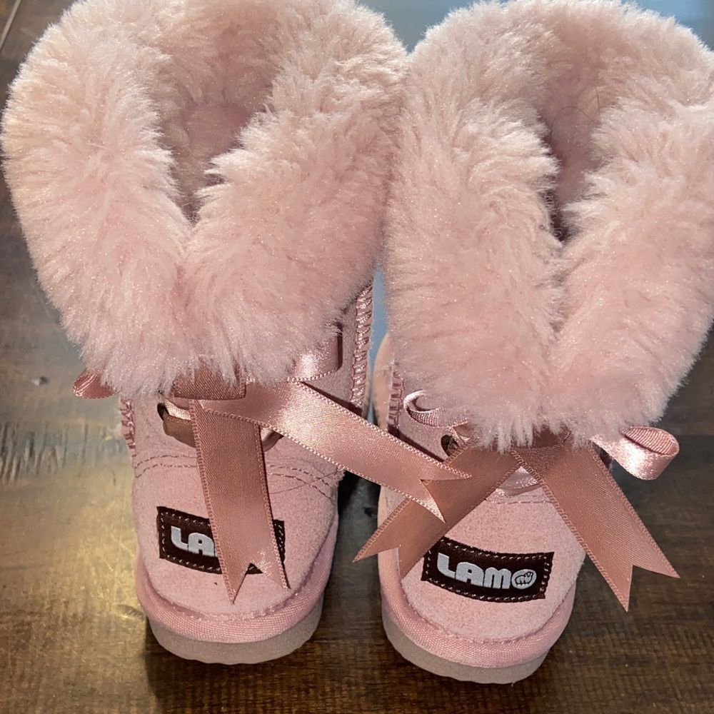 Lamo Kids Light Pink Furry Boots with bows girls size 7
